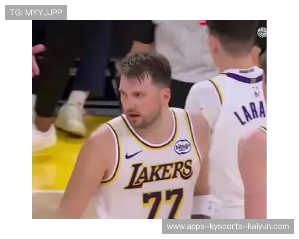 湖人队激战连连,里夫斯调侃东契奇引热议!湖人赢球背后的精彩瞬间 湖人队激战连连,里夫斯调侃东契奇引热议!湖人赢球背后的精彩瞬间