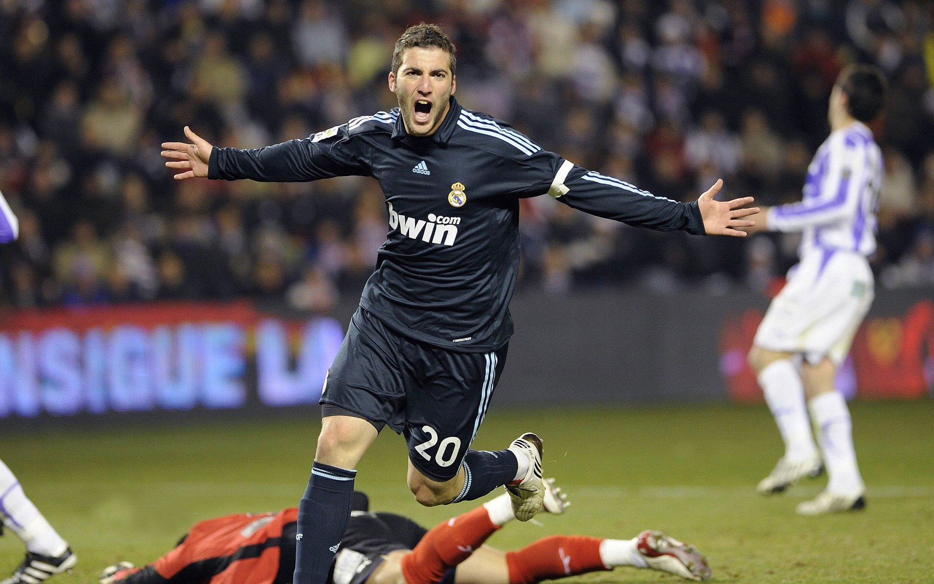 中国马拉松锦标赛北京长安街站，参加者一路欣赏优美的城市风景